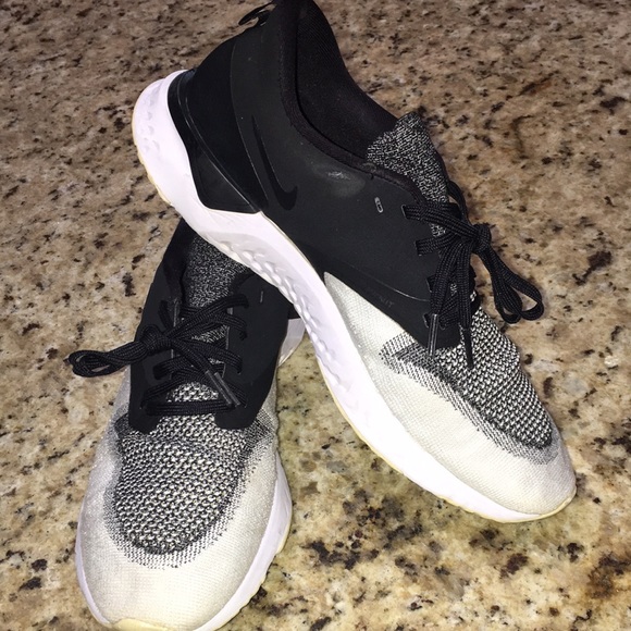 Nike Odyssey React 2 Flyknit Black White - Picture 10 of 11